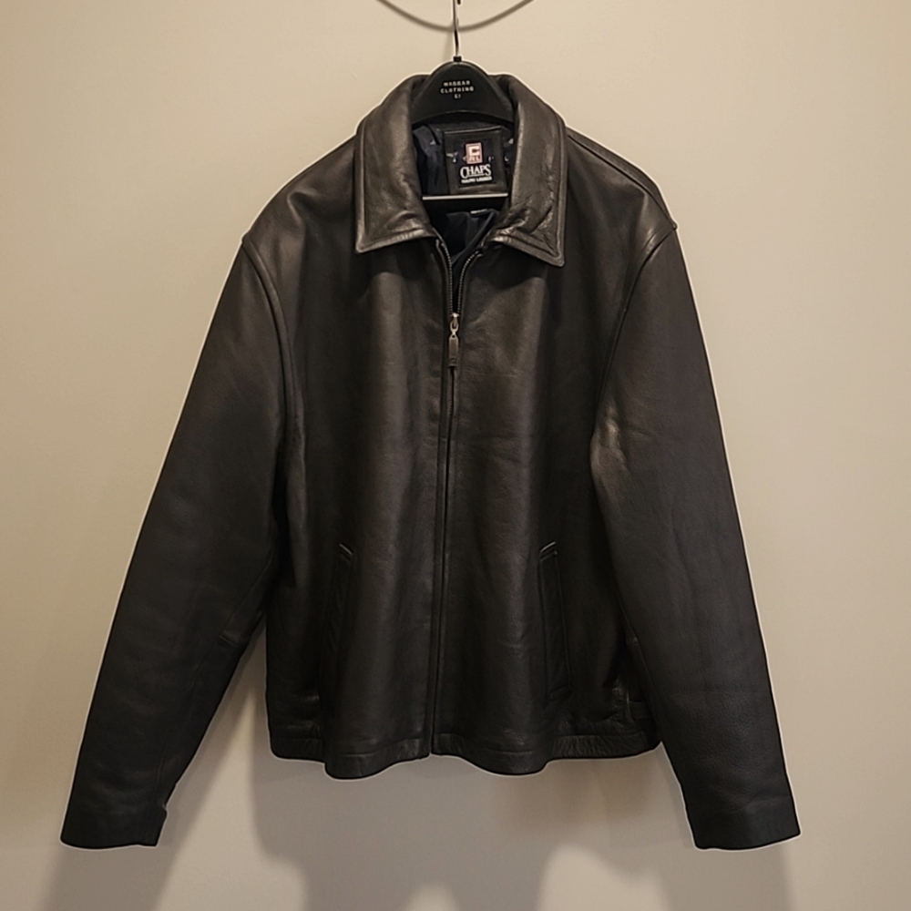 Leather jacket with detachable bomber collar